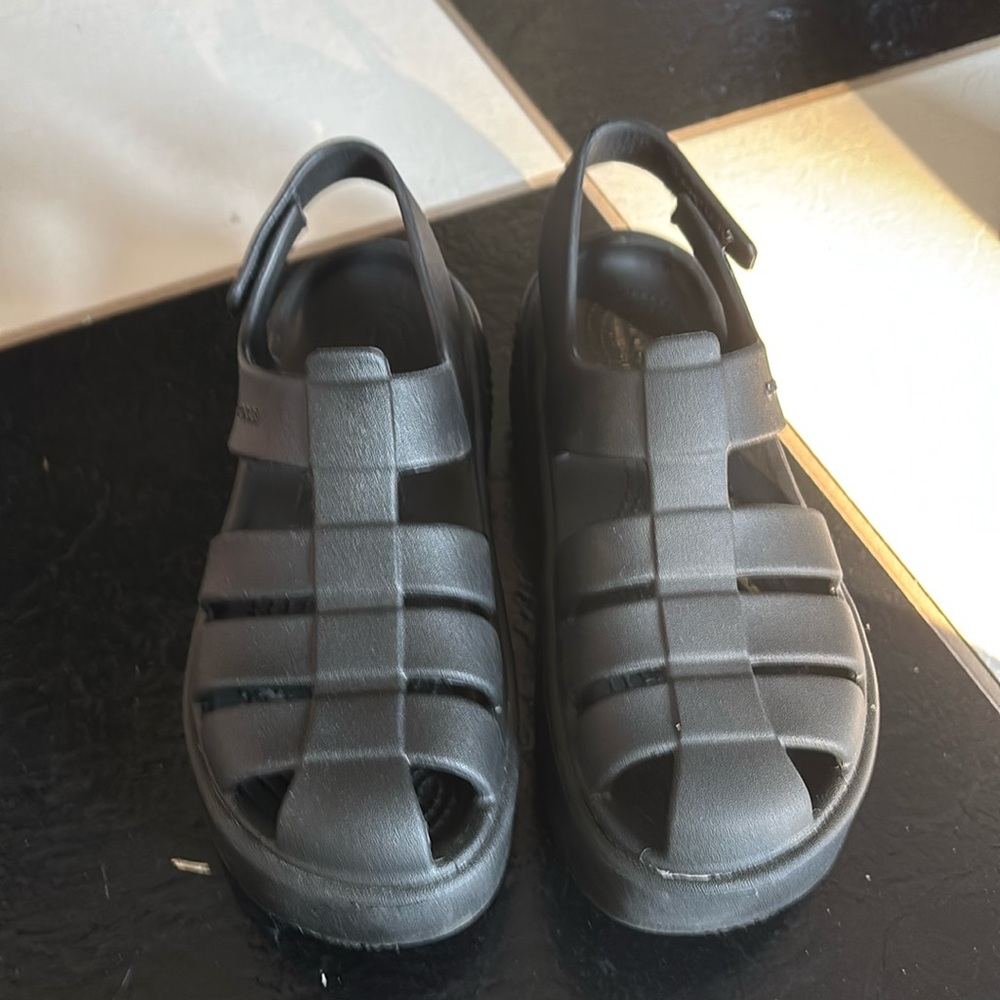 Crocs Stomp Fisherman Platfrom Sandals